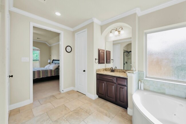 Building Photo - 34 Langstone Place