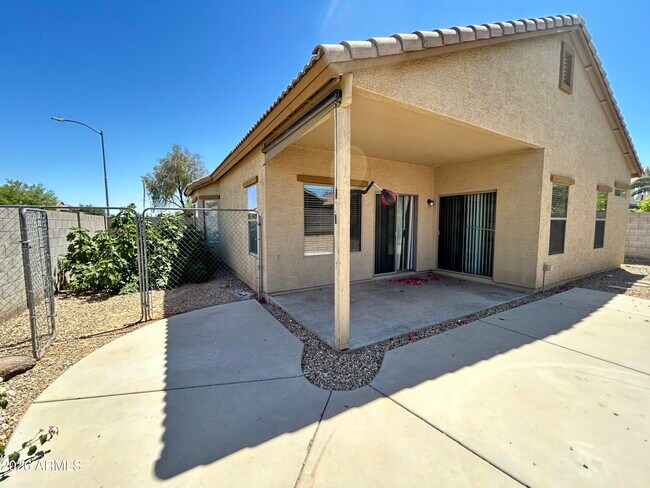 Building Photo - 17218 W Country Gables Dr