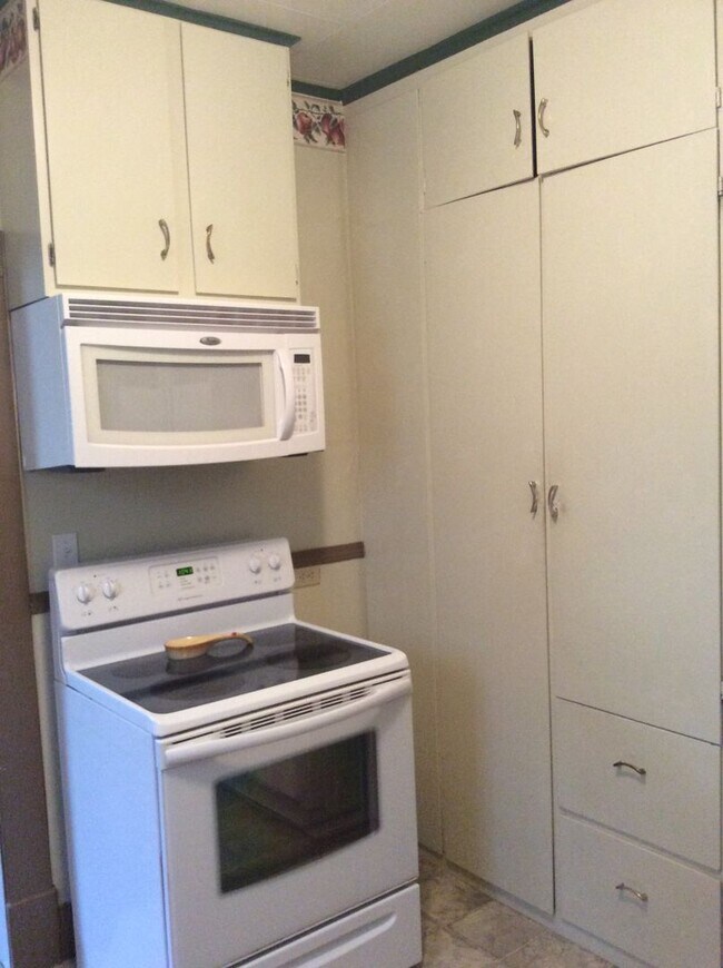 Building Photo - 1304 8th St