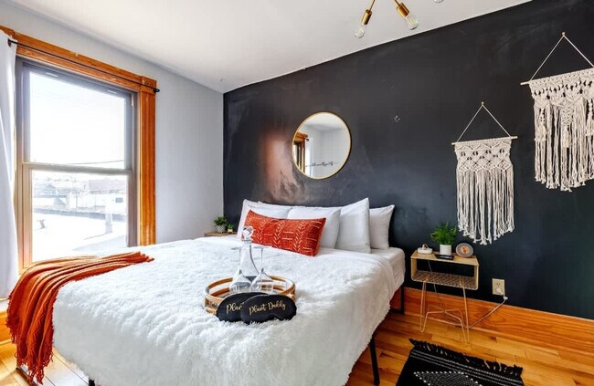 Building Photo - 1180 N High St