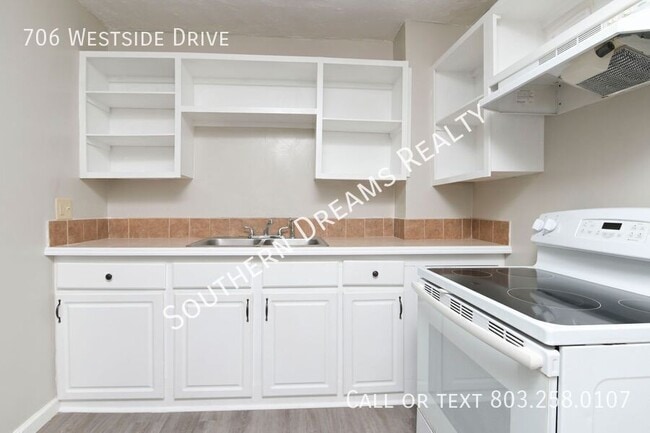 Building Photo - 706 Westside Dr