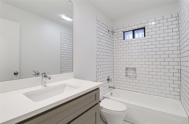 Building Photo - 1805 Bouldin Ave