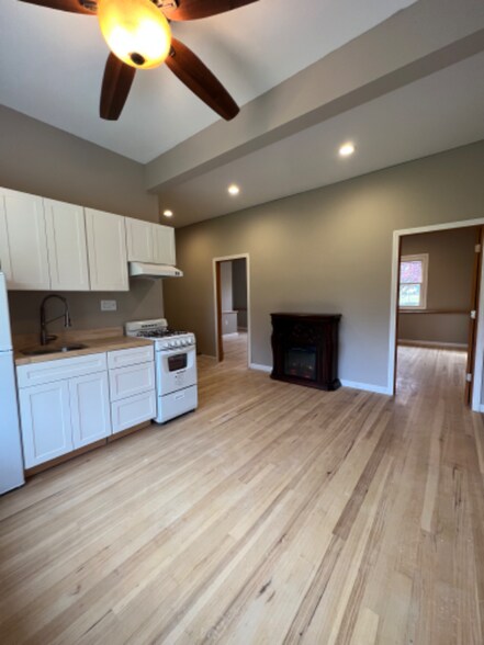 Building Photo - 520 Trumbull Hwy