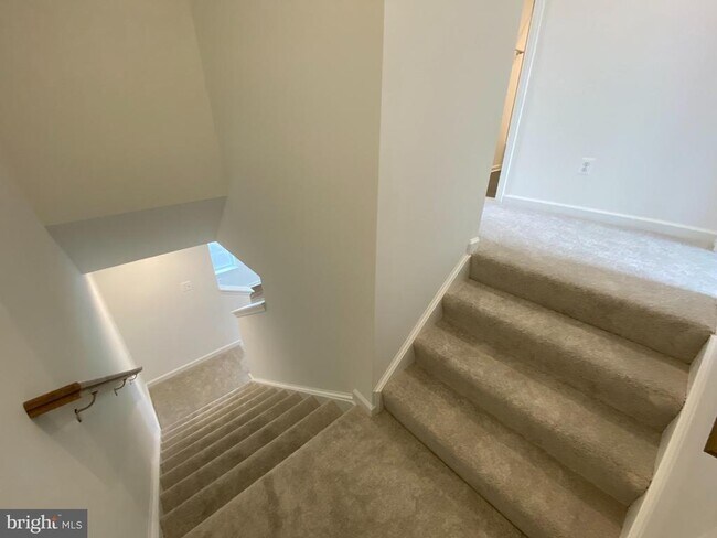 Building Photo - 415 Aragon Dr