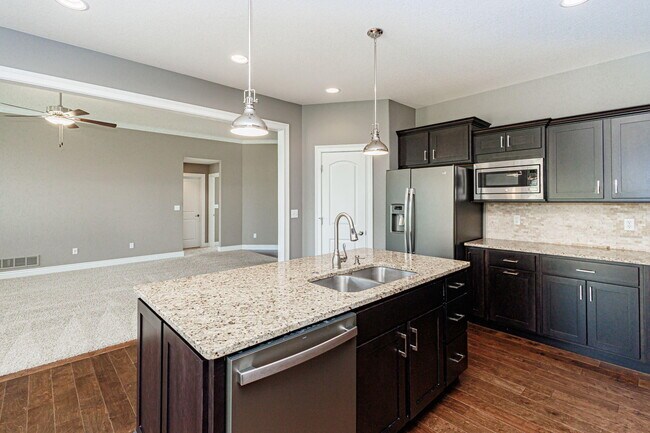 Building Photo - 6401 Cobble Creek Dr