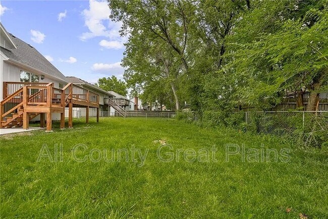 Building Photo - 1917 E Stratford Rd