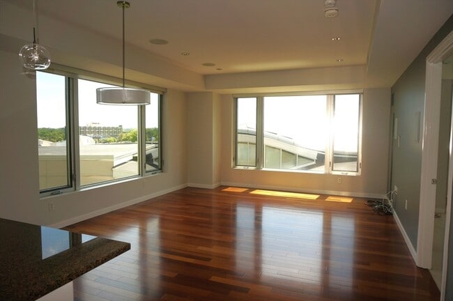 Building Photo - 10-40 Nouvelle Way