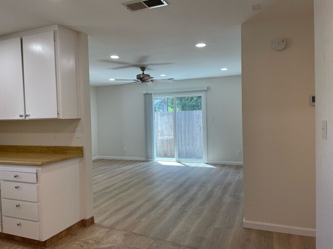 Building Photo - 1705 Darby Ln