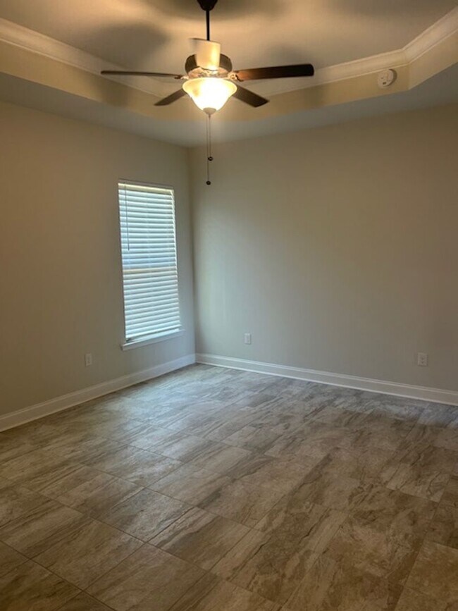 Building Photo - 6914 Summerset Dr