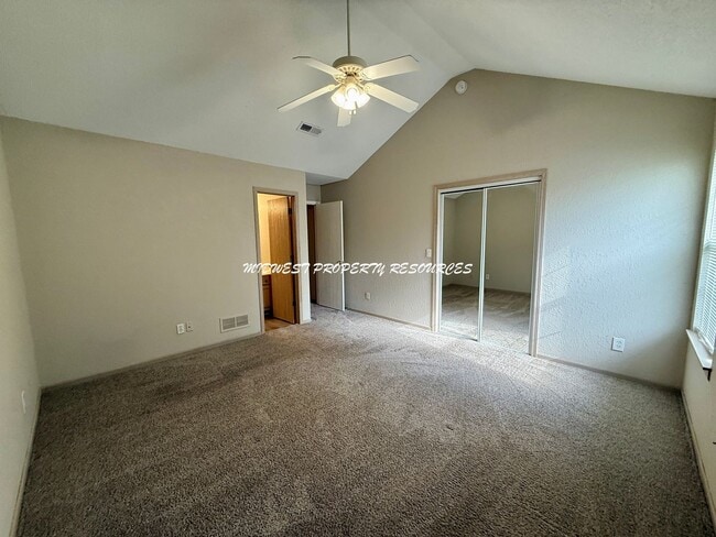 Building Photo - 2 Bedroom/2.5 Bath Townhome for Lease