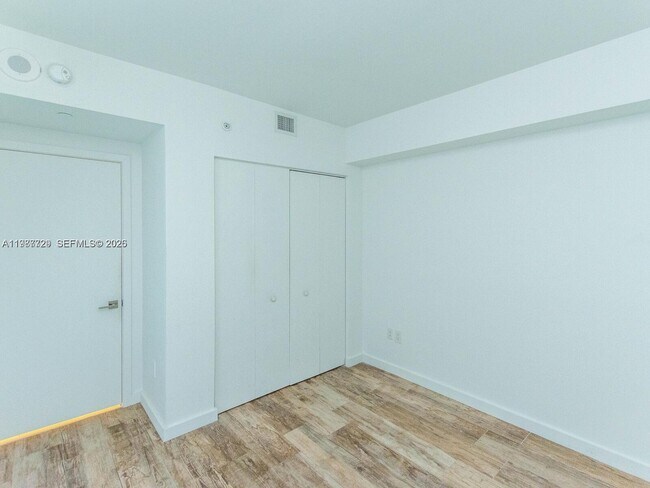 Building Photo - 650 NE 32nd St