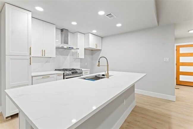 Building Photo - 3907 Carmel Dr