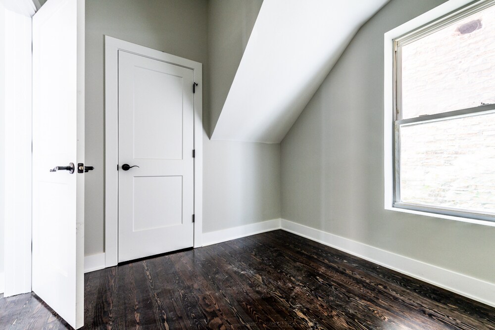 Building Photo - 1435 N Washtenaw Ave