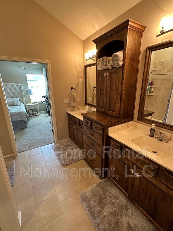 Building Photo - 2807 NE Sonora Valley Dr