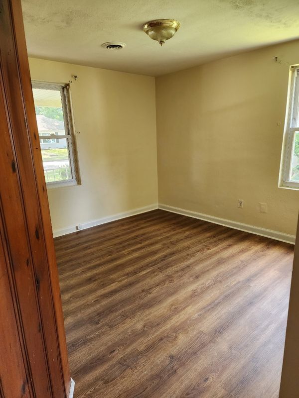 Building Photo - 3556 Riverside Dr