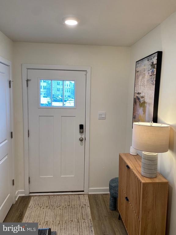 Building Photo - 7530 Daybreak Dr