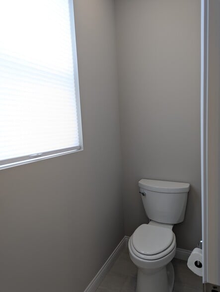 2nd Floor Master Bath Private Toilet - 5689 Ohio Trl