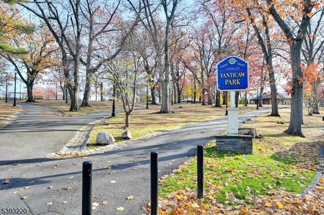 Building Photo - 640 Franklin Ave