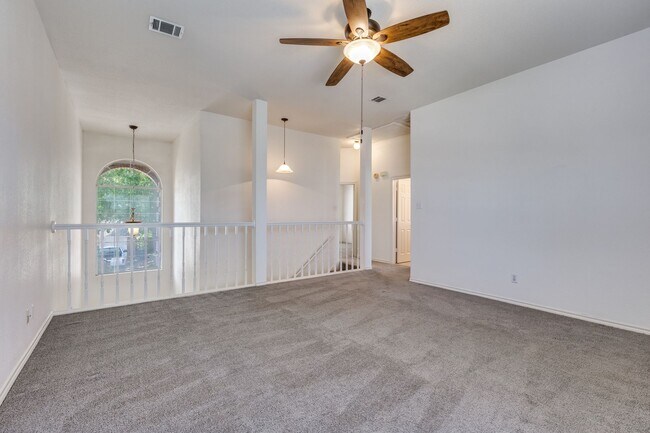 Building Photo - 8434 Golf Club Cir