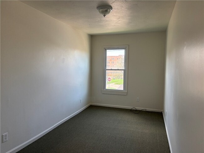 Building Photo - 122 W High St