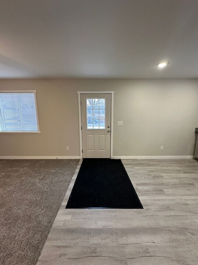 Building Photo - Brand New & Inviting 2 Bedroom, 2 Bathroom Unit in St. Anthony! ($200 OFF FIRST MONTHS RENT!!!)