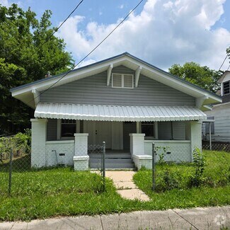 Building Photo - Beautifully Renovated 3 Bedroom 1 Bath Home