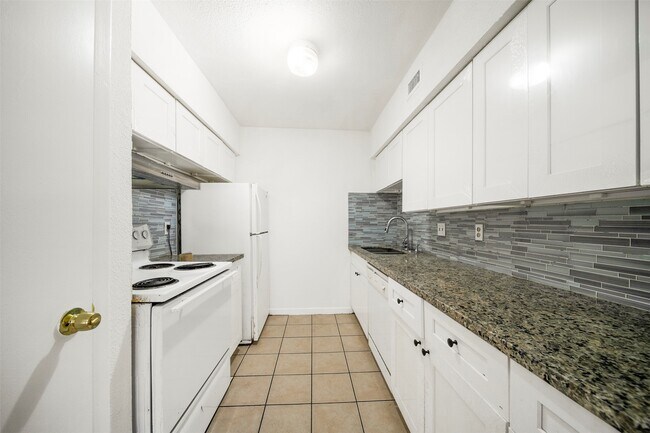 Building Photo - 6201 Ranchester Dr