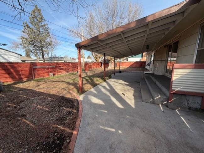 Building Photo - Beautiful 3 Bed 2 Bath House