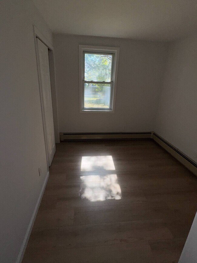 Building Photo - 80 Cedarhurst Ave