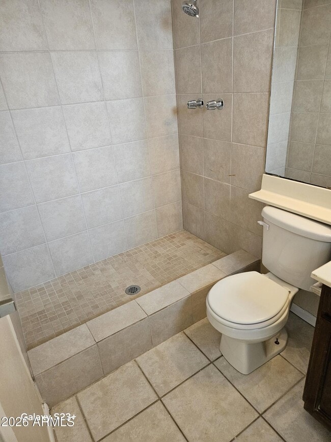 Building Photo - 3223 N Woodburne Dr