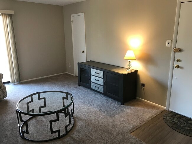 Building Photo - 5200 Hilltop Dr