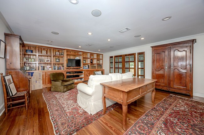 Building Photo - Coastal Living at Its Best – Fully Furnish...