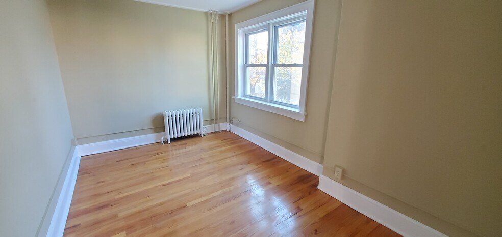 Building Photo - 158 6th St