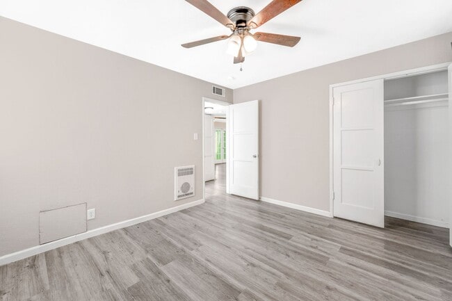 Building Photo - Luxury Home in Downtown Las Vegas!