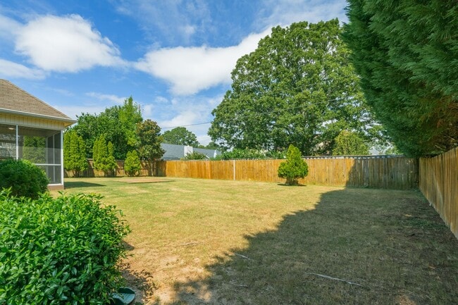 Building Photo - 256 Southbank Dr