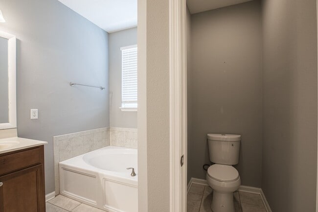 Building Photo - Beautiful Home in Wynnfield Lakes