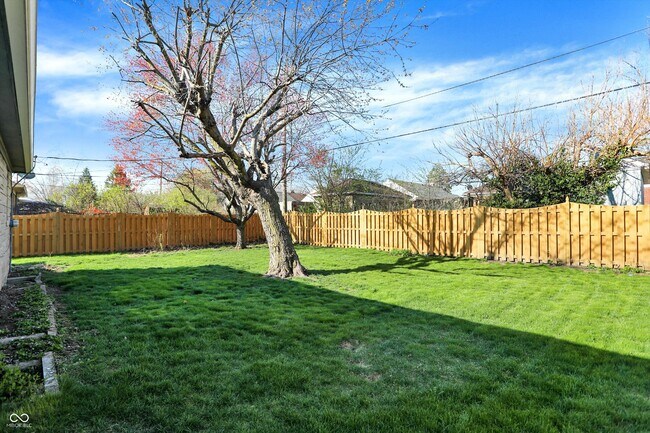 Building Photo - 1240 N Irvington Ave