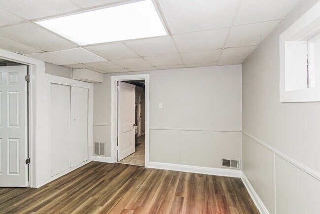 Building Photo - 960 7th Pl