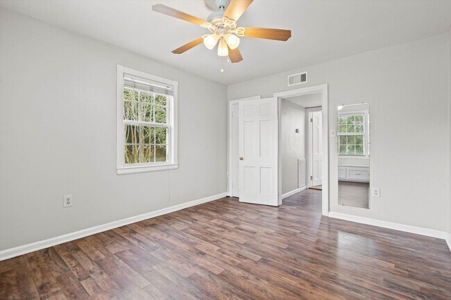 Building Photo - SUMMERVILLE CONDO