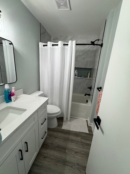 Building Photo - 3675 Sylvan Ln