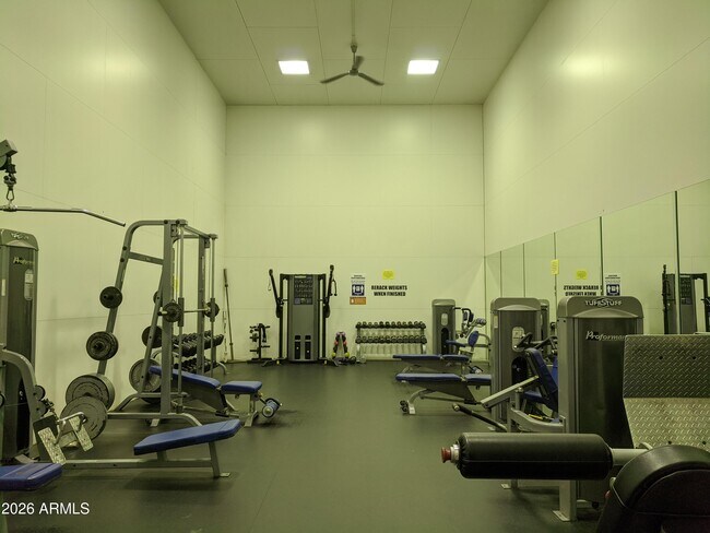 Building Photo - 1321 N Jamaica Way