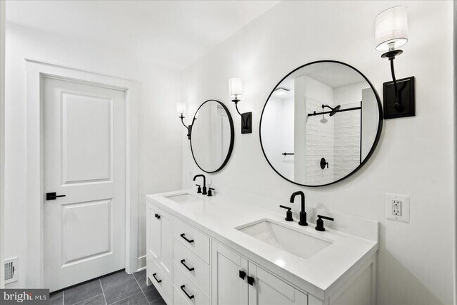 Building Photo - 9407 Pacific Elm St