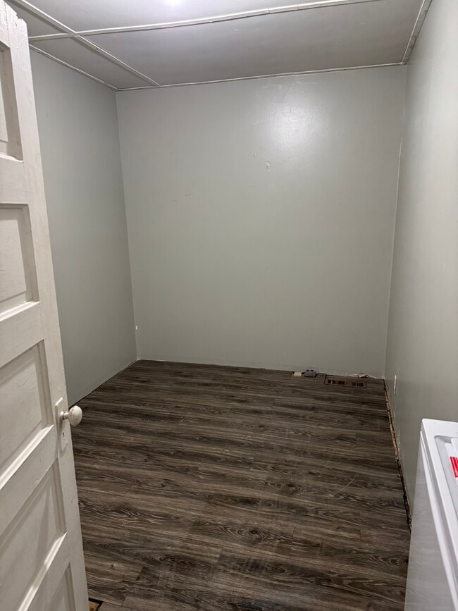 Building Photo - 117 E Hibbing Ave