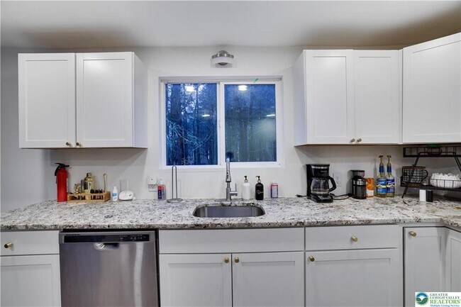 Building Photo - 421 King Arthur Rd