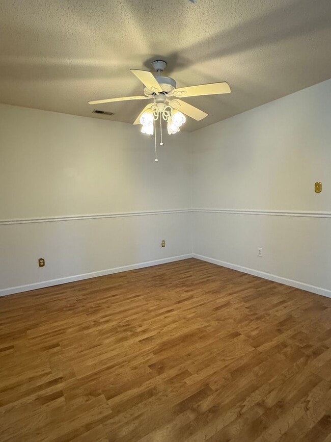 Building Photo - Not to be Missed on Heritage Square!