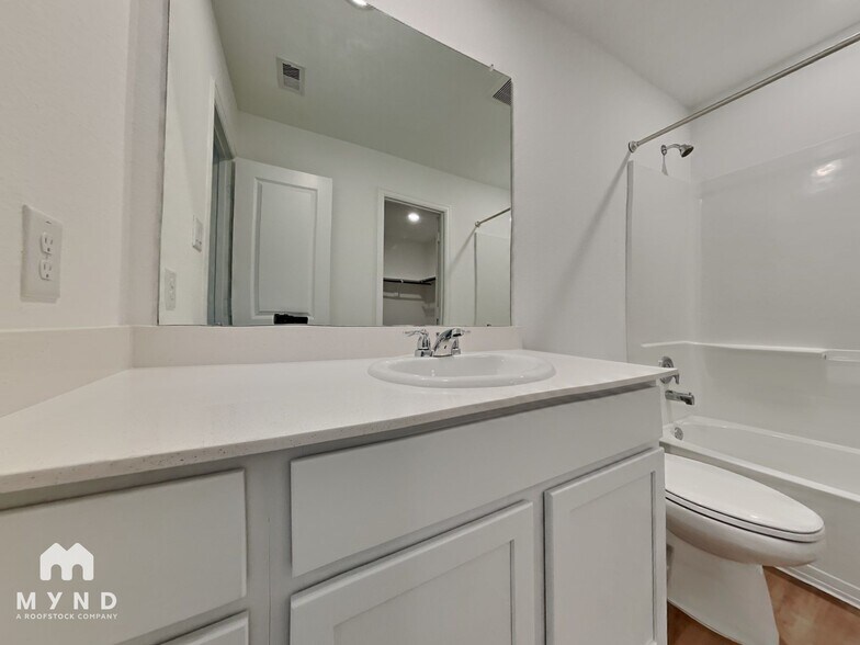 Building Photo - 9002 Burnet Flds Dr