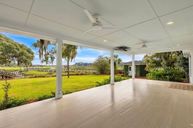 Building Photo - Gorgeous Waterfront Home on Isle of Hope