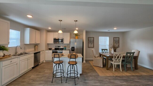 Building Photo - 1773 Camazay Dr
