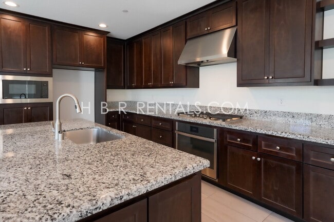 Building Photo - Hansen Village: Spacious 4-Bed Two Story H...