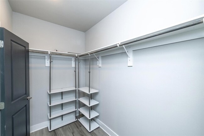 Building Photo - 3301 Wynwood Dr